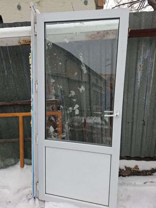 Продам дверь, пластиковая