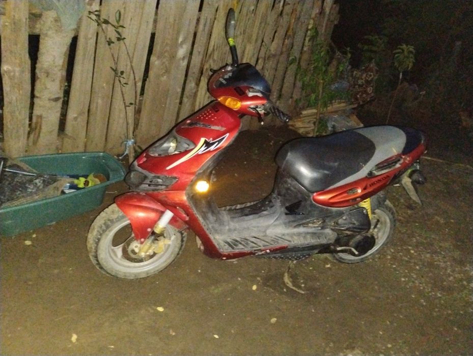Vând scuter suzuchi de 120