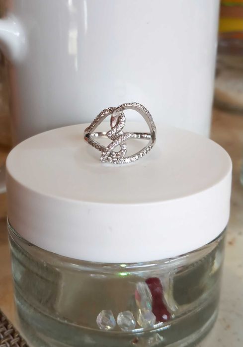 Сребърен пръстен с циркони