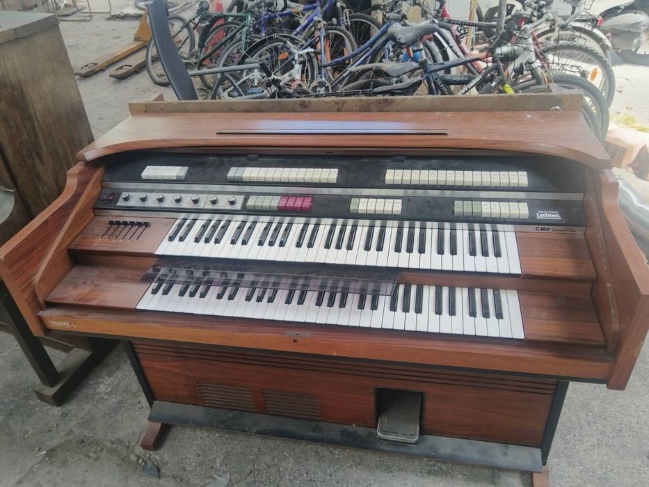 Електрически орган Viscount electronic organ