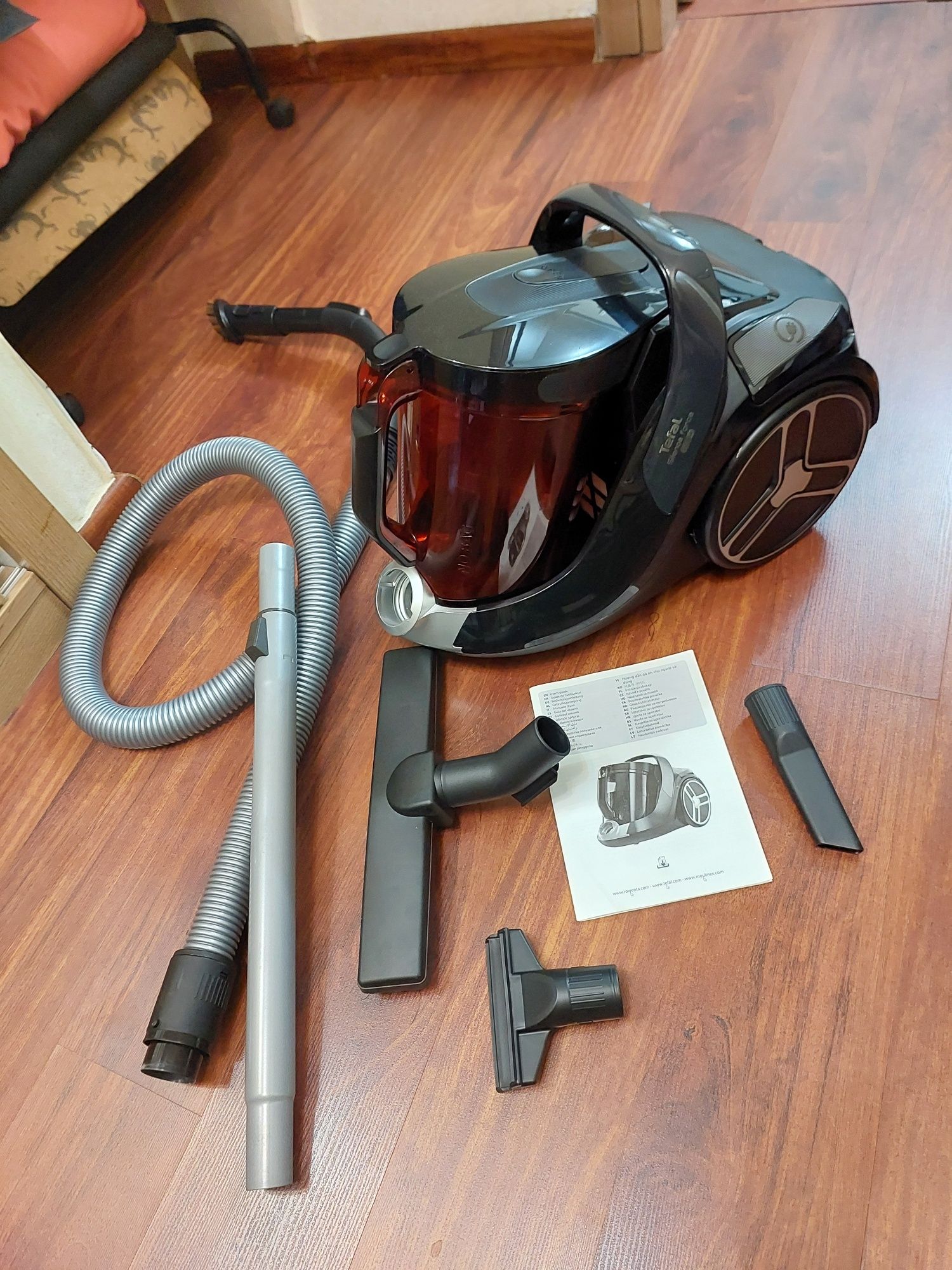 Пылесос Tefal Silence Force TW7233EA красный