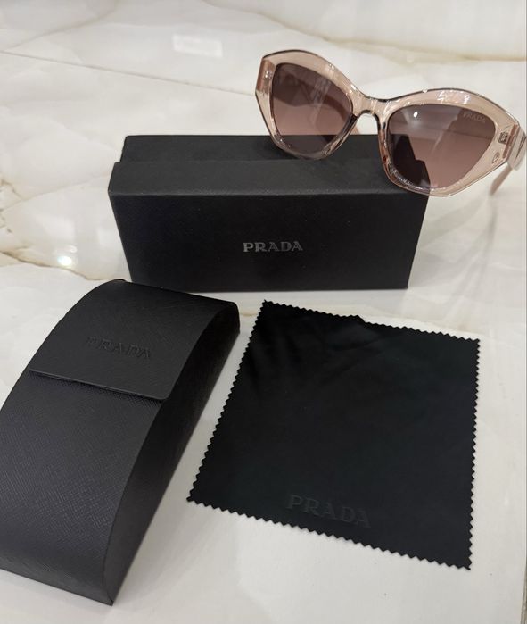 Ochelari de soare Prada