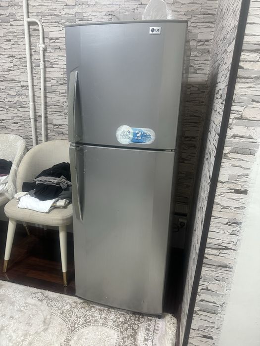 LG холодильник срочно продаятса
