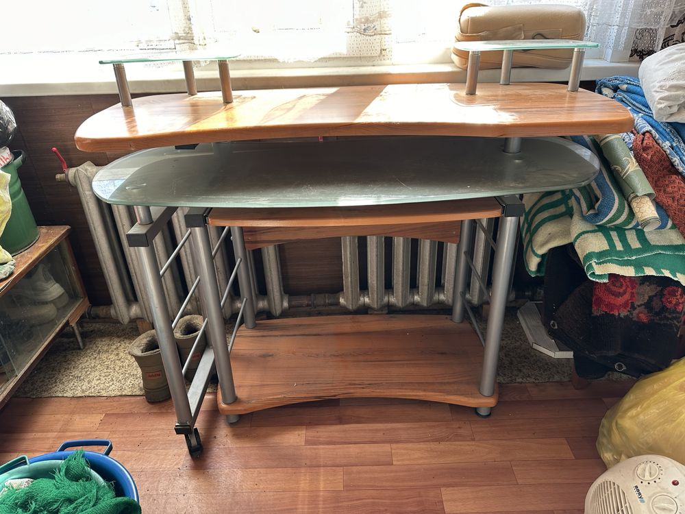 Продам компьютерный стол