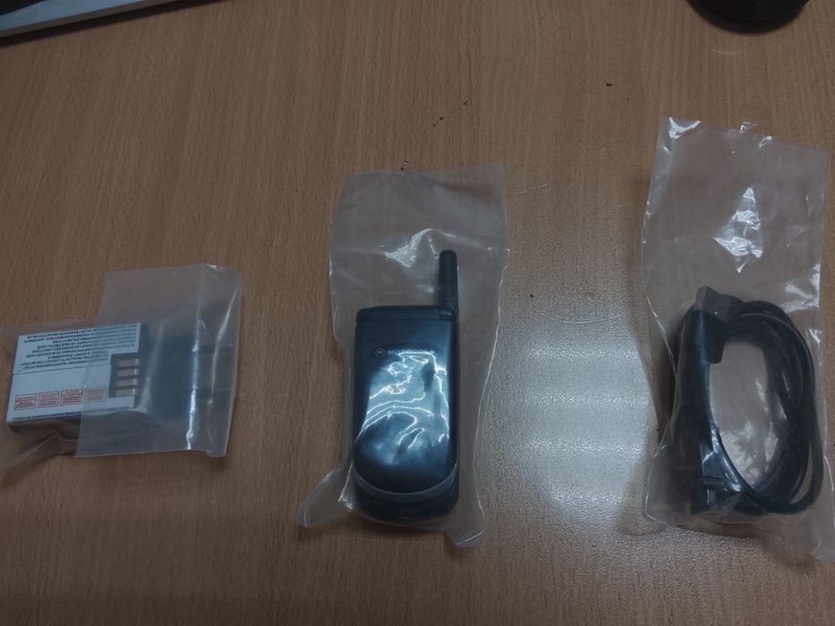 Мобильный телефон Motorola V998