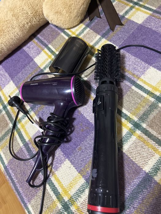 Фены, простой и крутящейся расческой другой