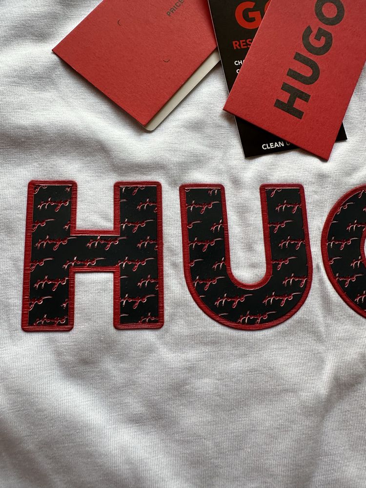 Мъжка,памучна,бяла тениска Hugo BOSS с гумирано лого
