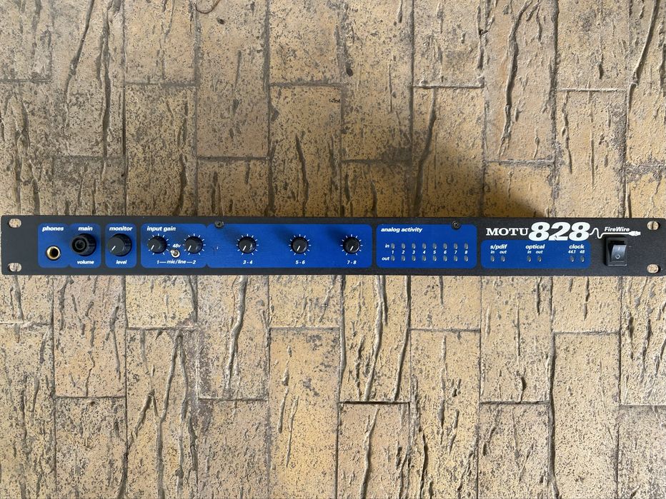 Motu 828 / Motu ultralite interfata-placa sunet studio ( instrumente )