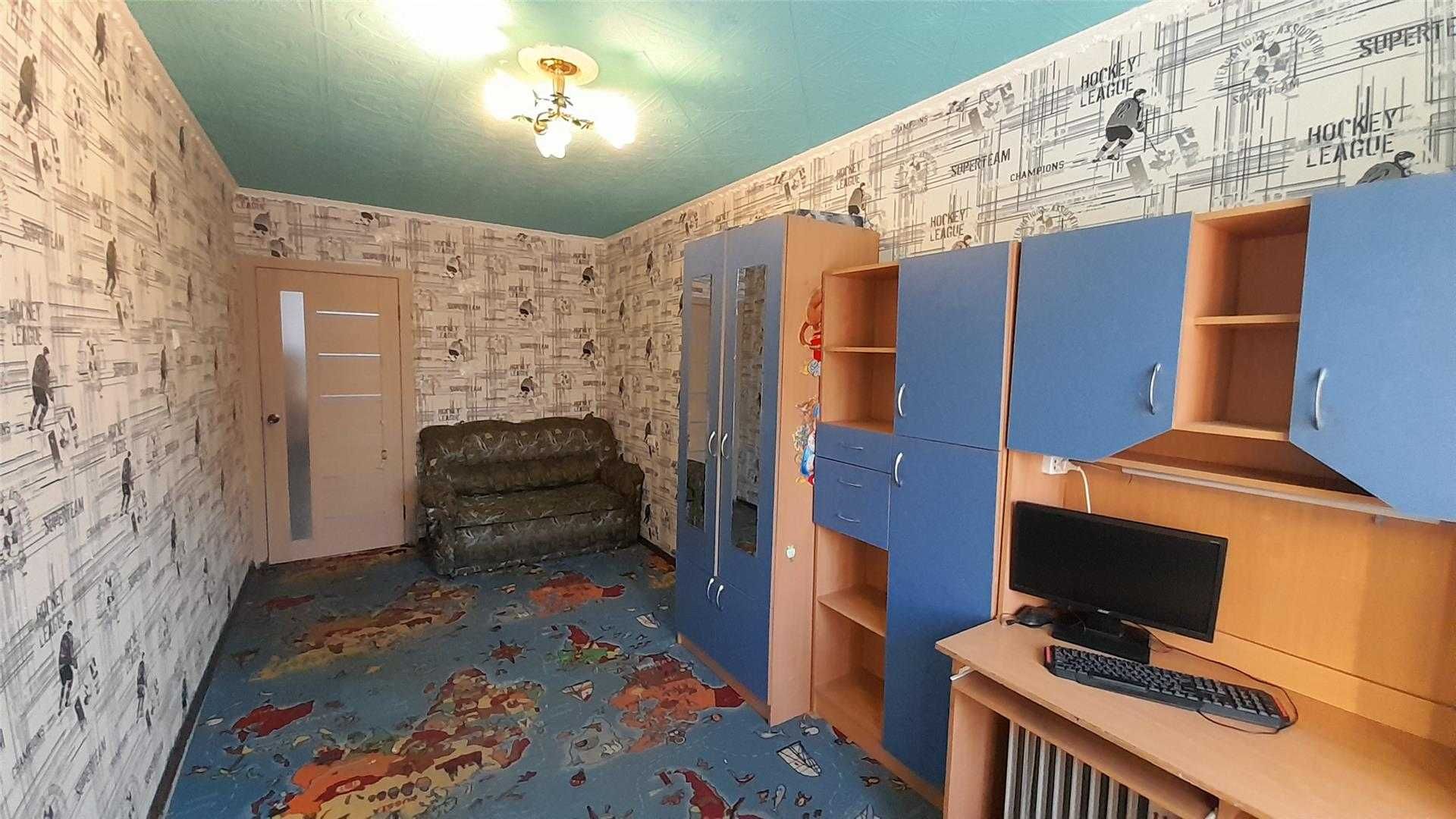 Продам 2 комн квартиру на 7 мкр на 1/5 эт