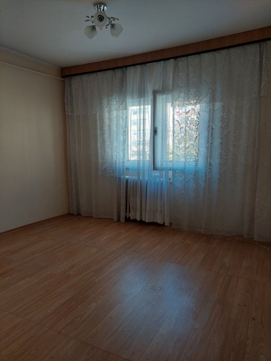 Persoana fizica vand apartament 3 camere Gara-Centru