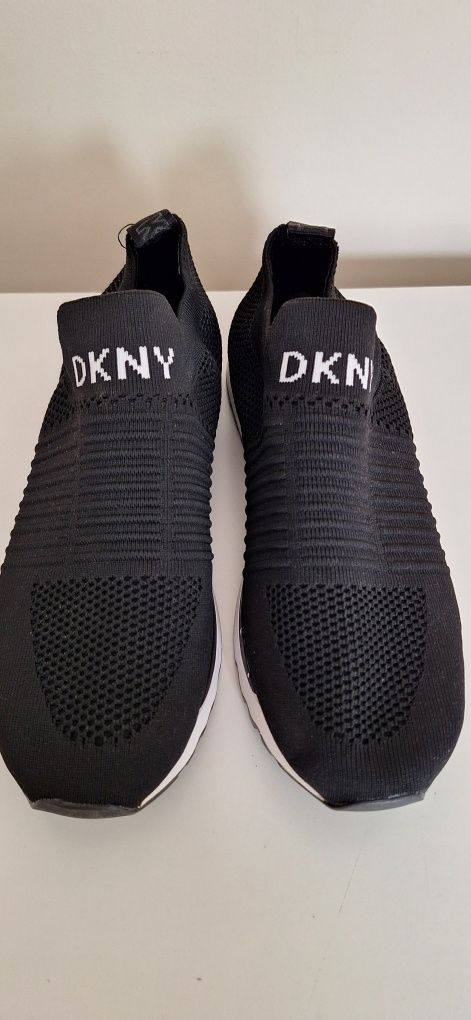 DKNY  оригинални маратонки N39/UK5.5-25см