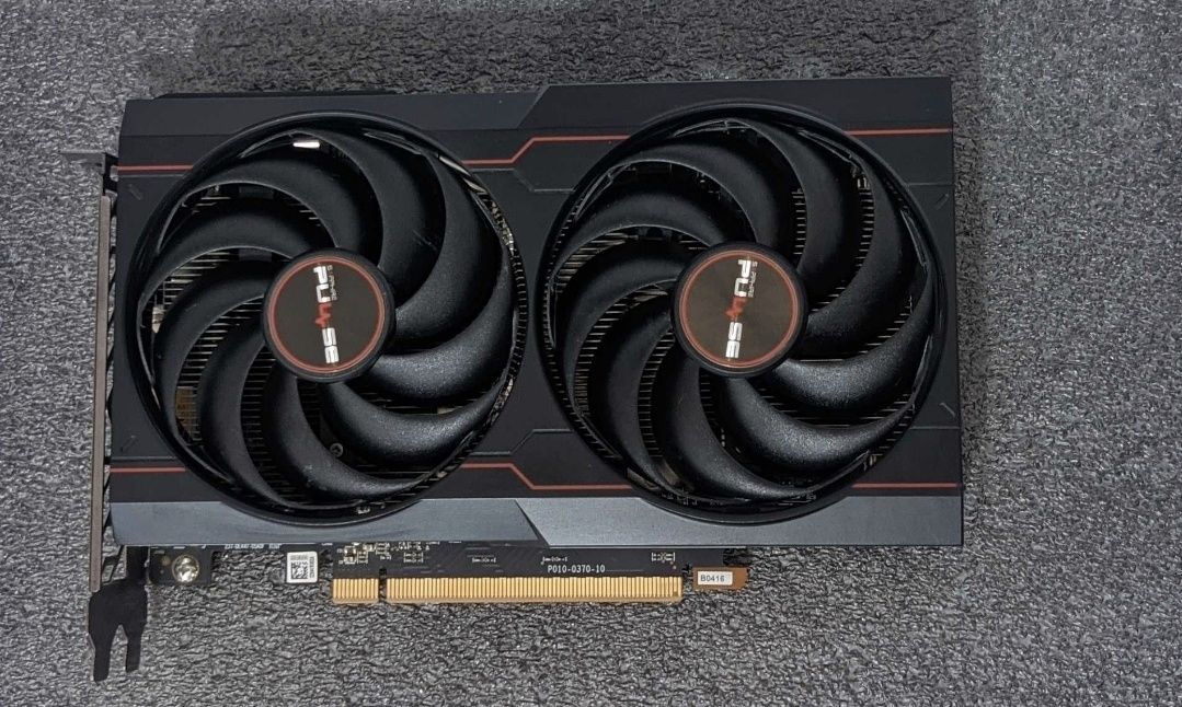 PC Gaming i7-9700 / RX 6600 Pulse / 16GB Corsair / SSD NVMe / AIO

Vân