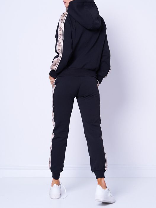 Дамски спортен екип