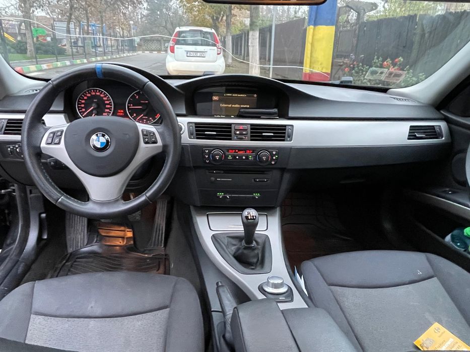 Vand bmw seria 3 e90 M47 2006 trapa faruri cu lupa