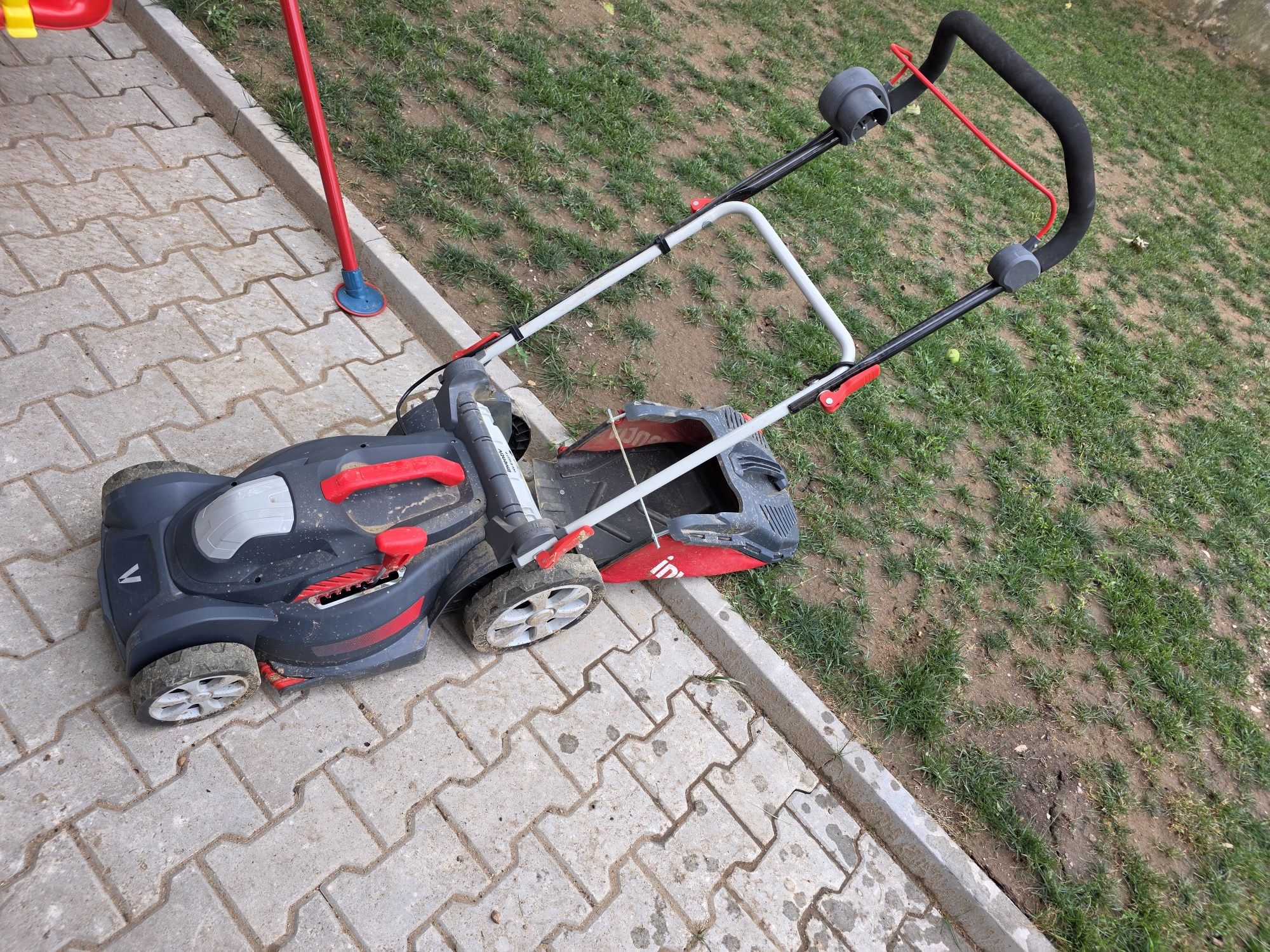 Електрческа косачка Inventiv