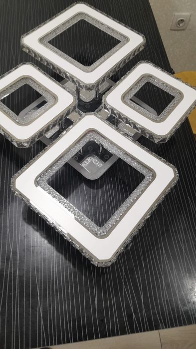 Люстра в хорошем состоянии