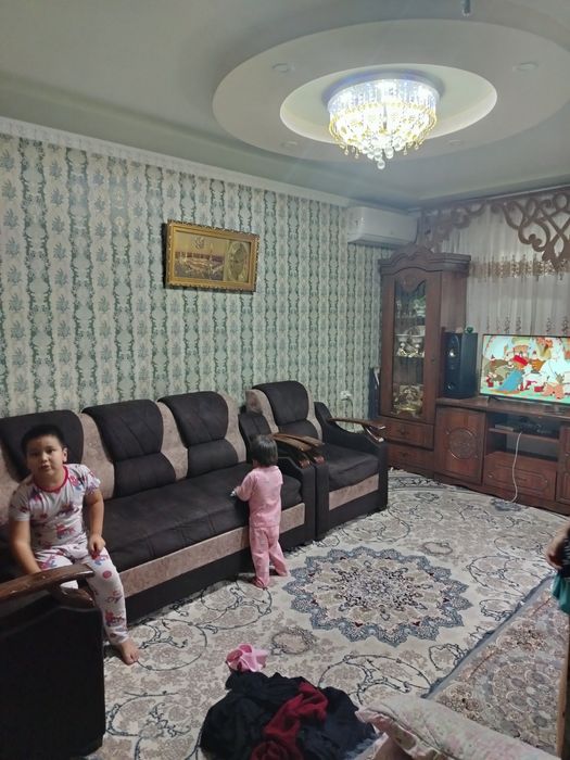 Продаётся трехкомнатная квартира третий этаж в районе Артыкова.
