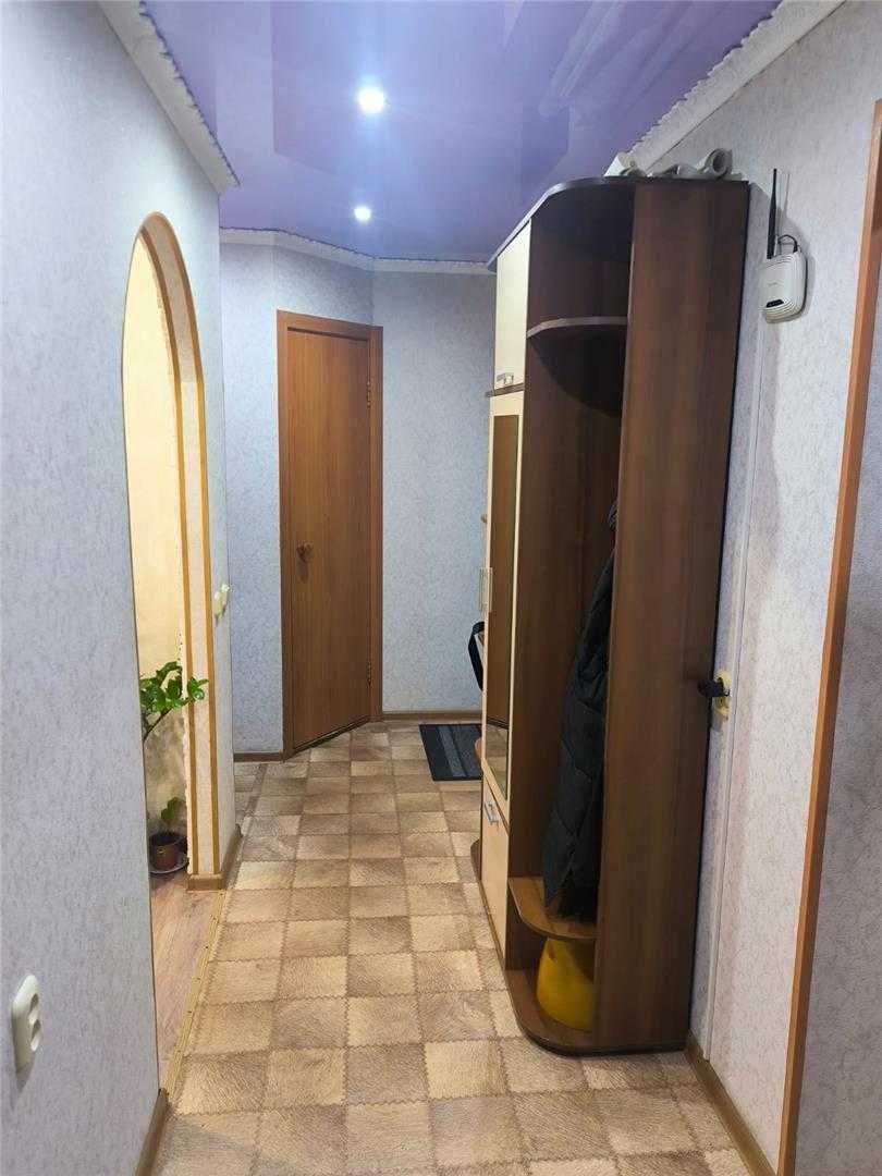 Продаю 4 ком квартиру в 6 мкр( р-н 6 школы)