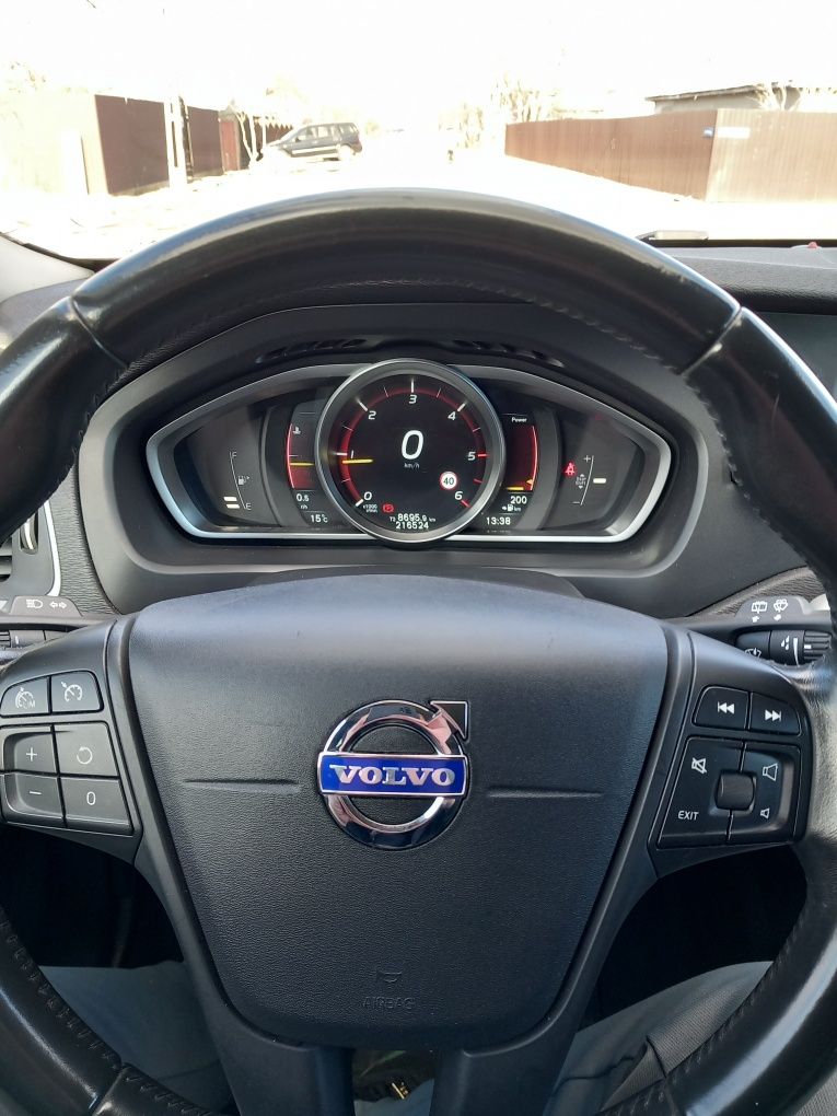 Volvo V40 D2 2015