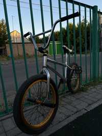 Велосипед BMX трюковой