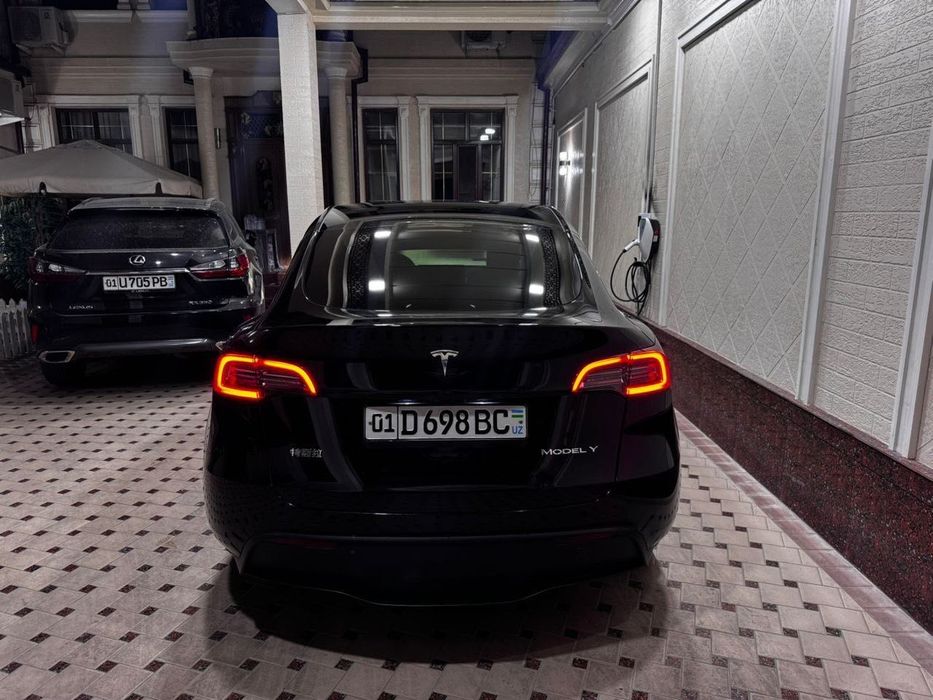Продается Tesla model Y 2023 года