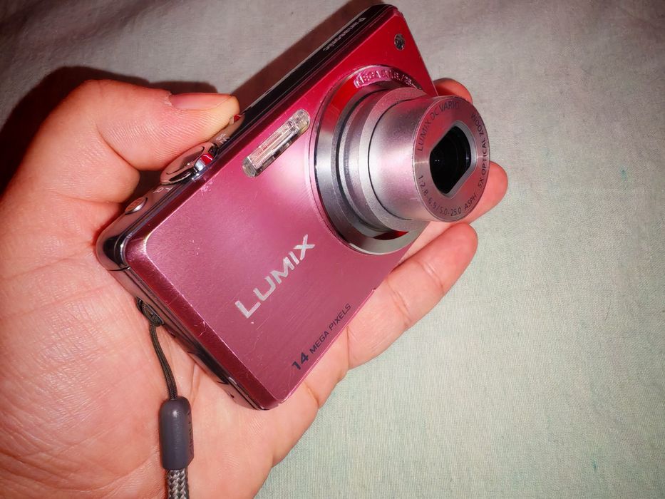 Фотоапарат Lumix малко розово бижу