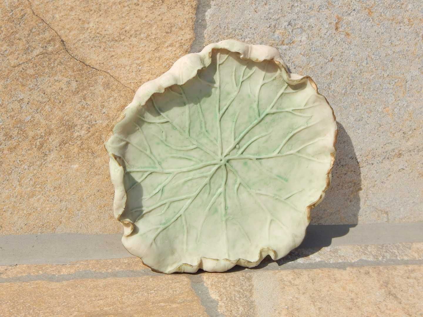 Bibelou farfurie mica tip frunza (suport) ceramica