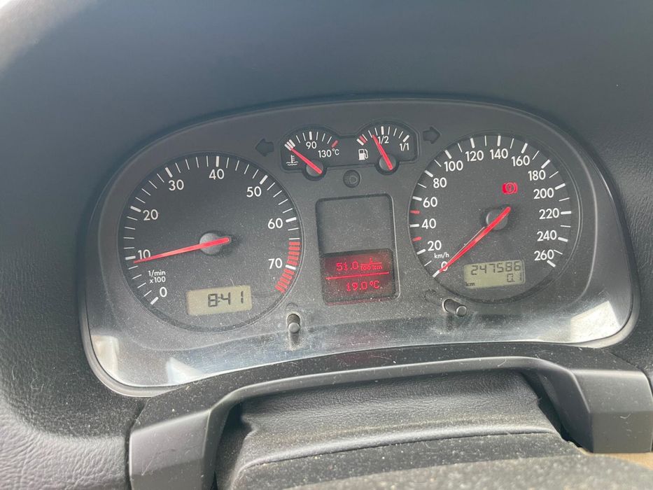 Volkswagen Golf 4 – 1.6 16v Benzină, 2001