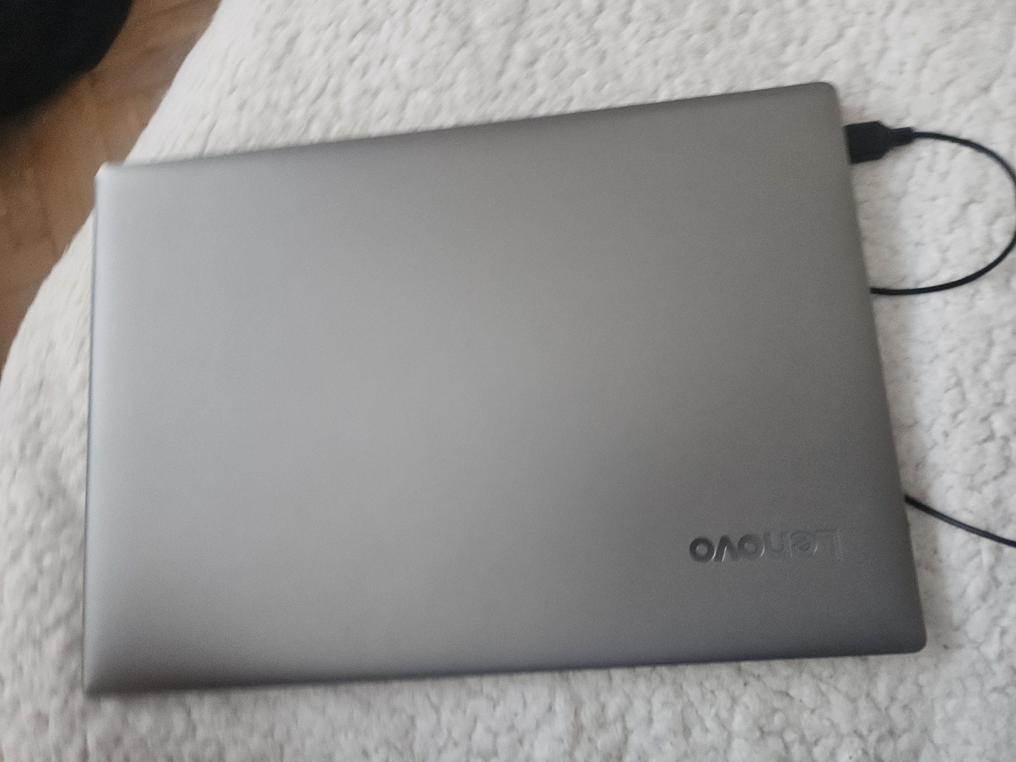 Продавам лаптоп  lenovo