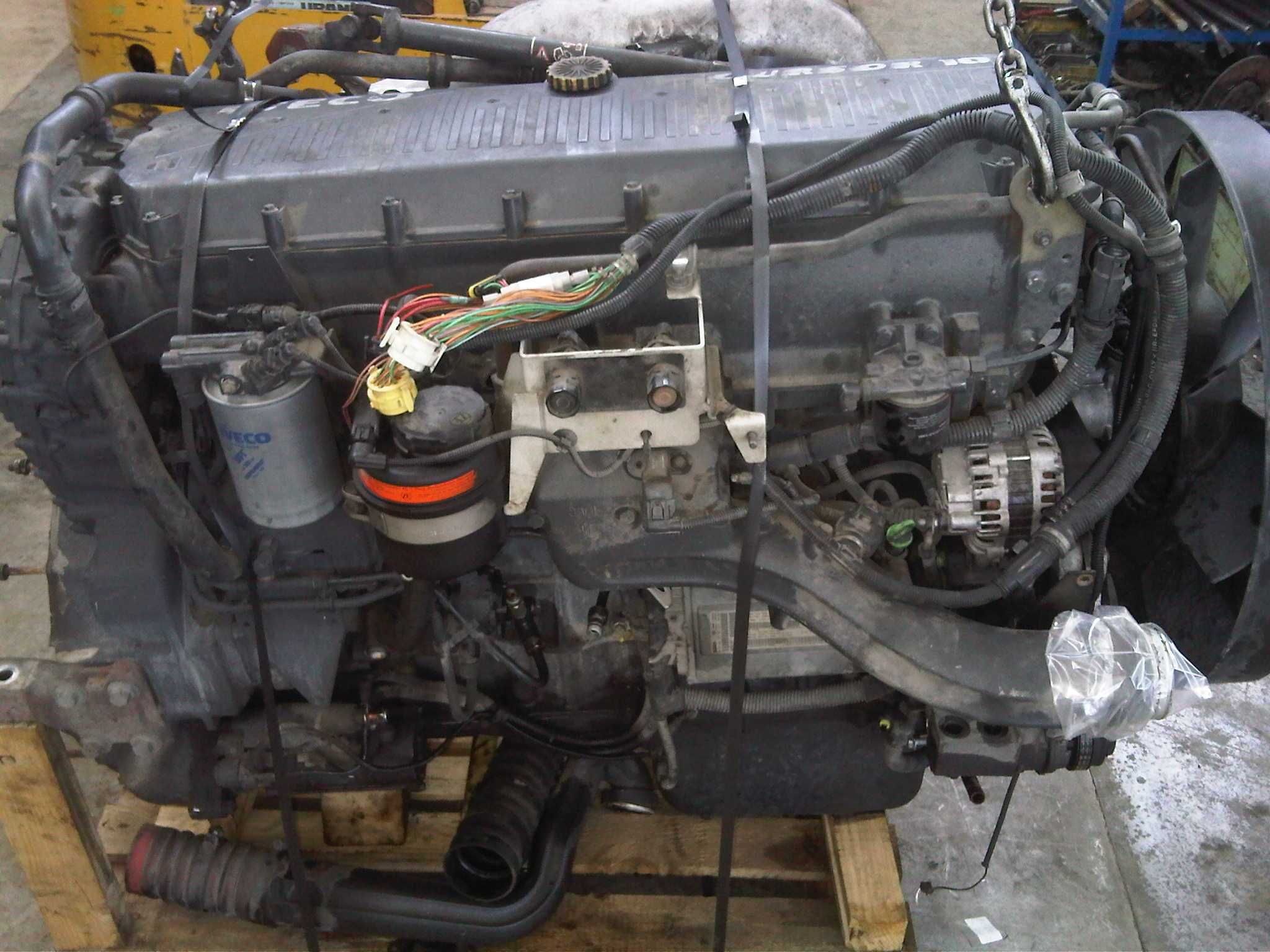 Motor complet Iveco : F3AE0681. - Piese camioane IVECO