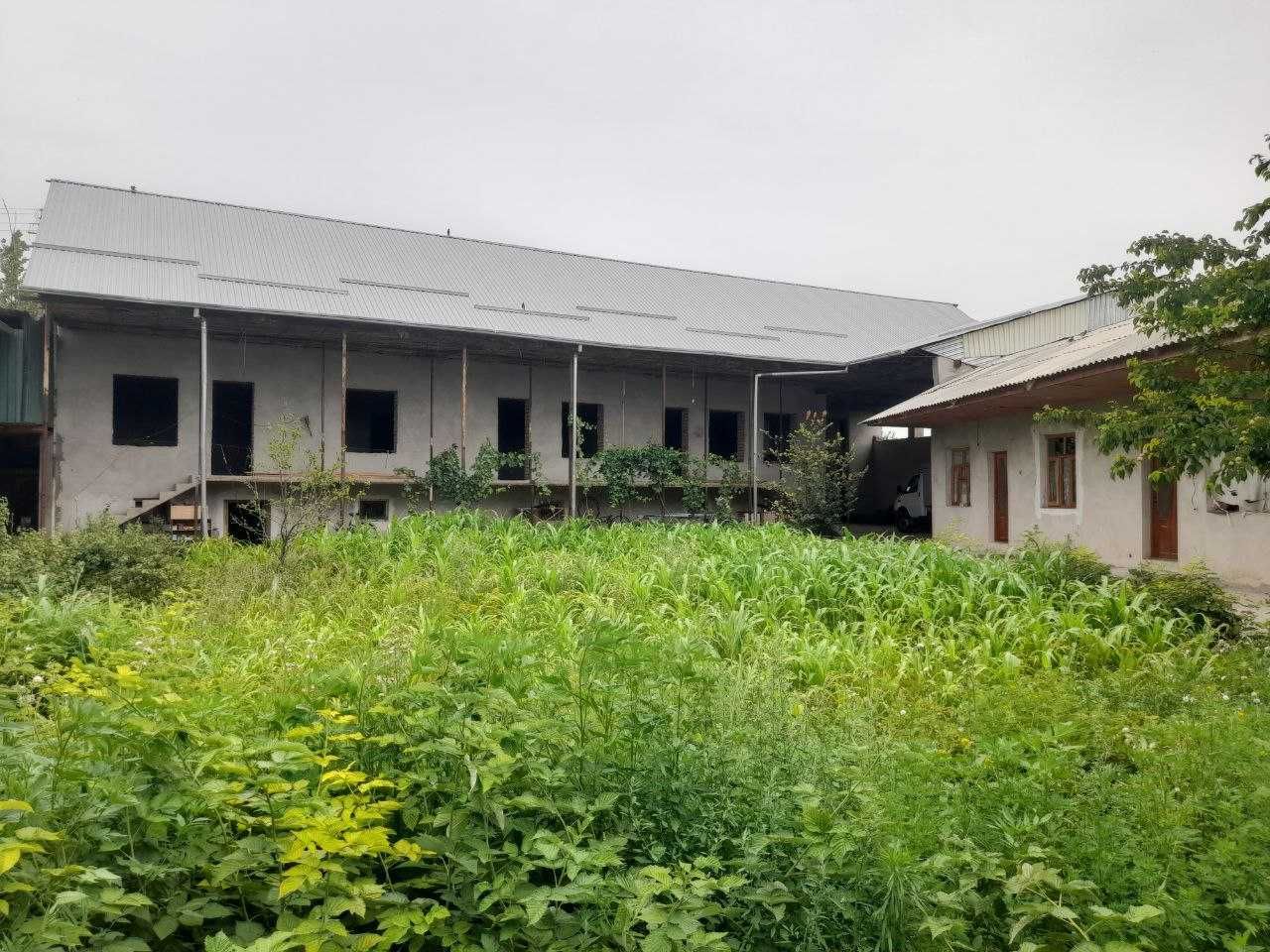 Hovli uy sotiladi