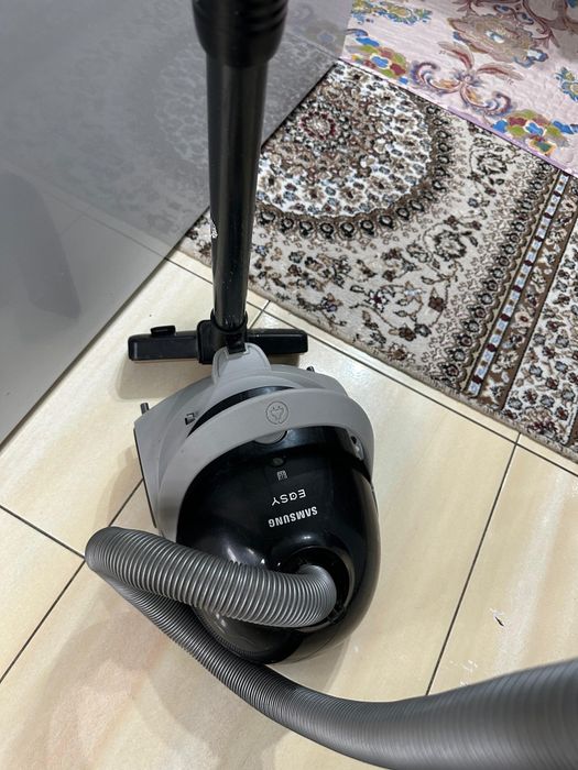 Продам пылесос, Б/у, 1 год