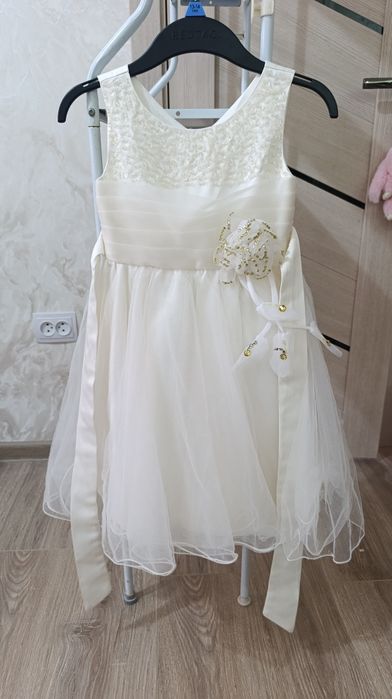 Нарядное платье для девочки 5 лет