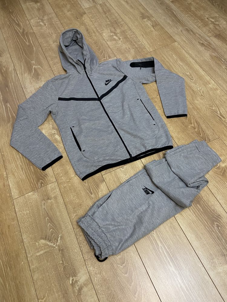 Trening Tech Fleece Nike marimea XL si XXL