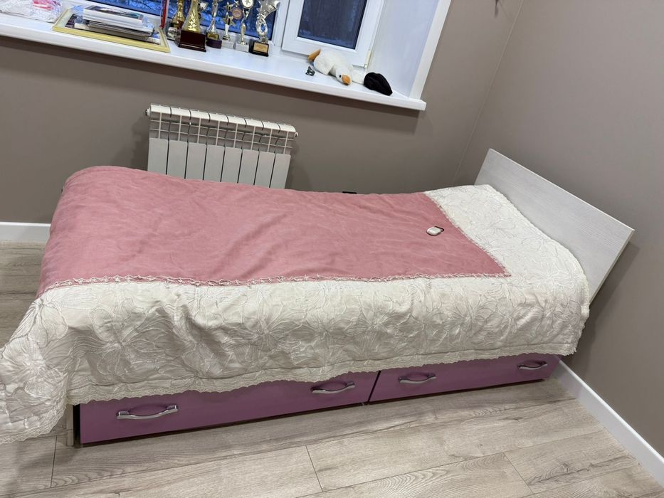 Кровати с полками для хранения