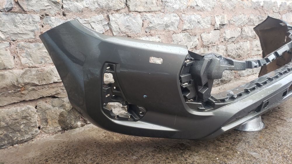 bronq/broni Toyota Hilux 2020-23g.