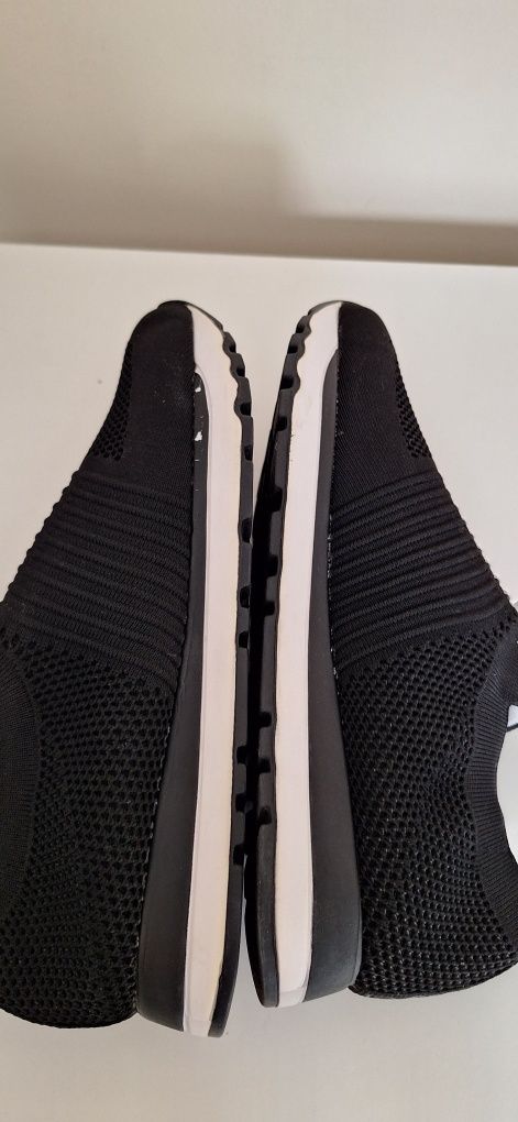 DKNY  оригинални маратонки N39/UK5.5-25см