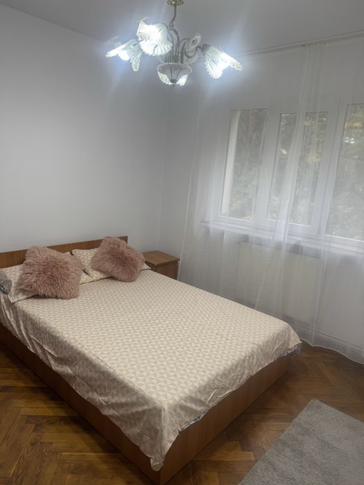 Apartament cu 4 camere în zonă centrală