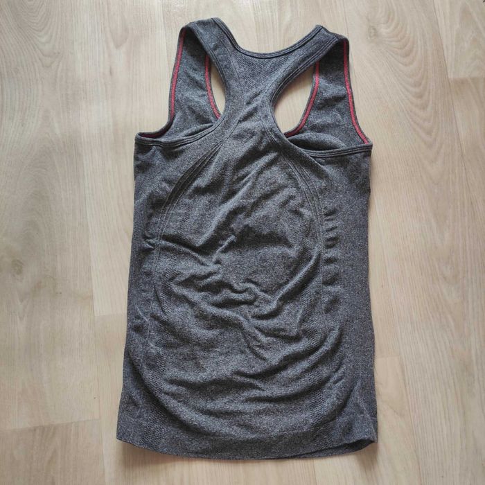 Дамски спортен потник с вградено бюстие - Размер S