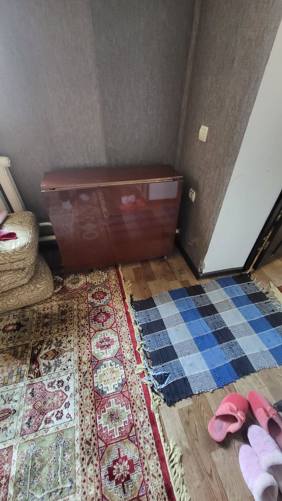 Продам стол обеденный