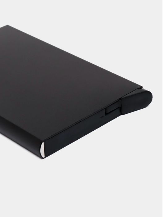 Ultra ixcham metall kartxolder – 6 ta karta + individual yozuv