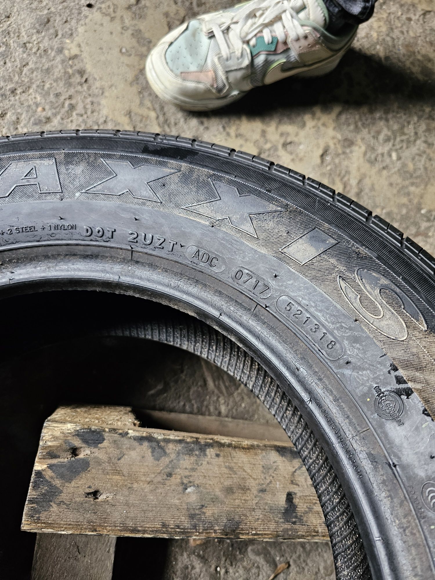 2 anvelope vara 205 65 15 Maxxis