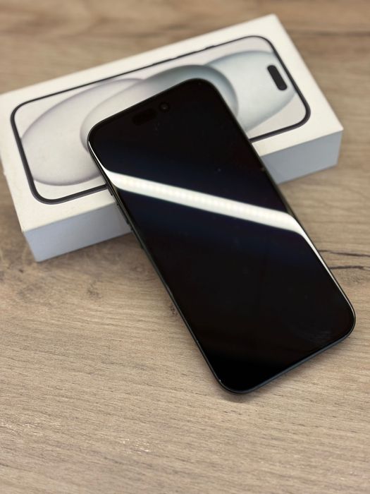 Телефон IPhone 15