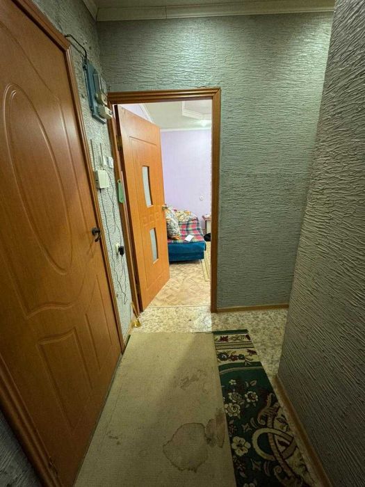 Продам 1 комнатную квартиру 8 мкр центр!!