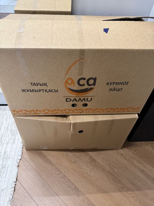 Отдам даром 2 коробки посуды