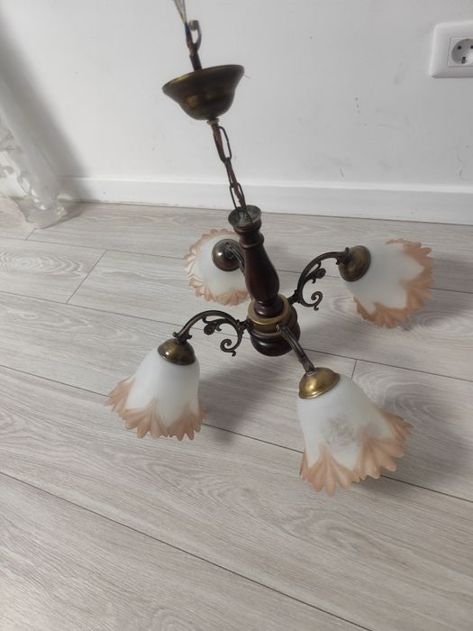 Lustre in stare foarte buna