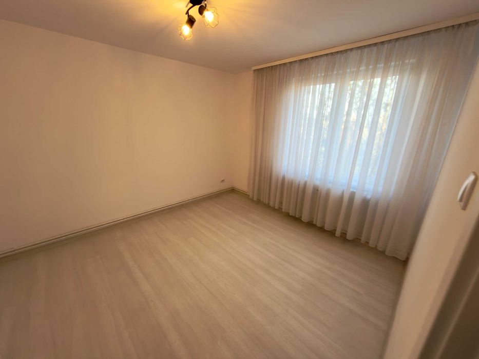 Închiriez apartament 2 camere decomandate, recent renovat – Cornisa