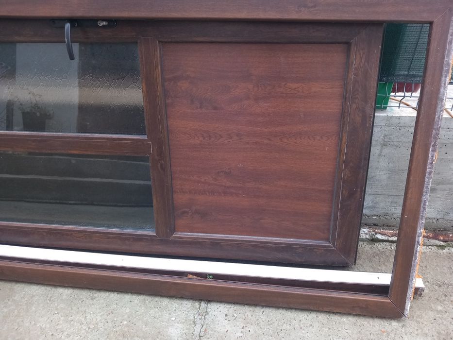 Usa termopan culoare Nuc.