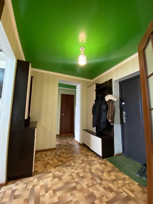 Срочно продам 2 комнатную квартиру В Кирпичном доме на 8 мкр