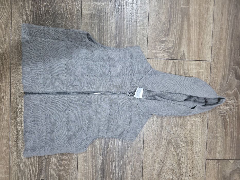 Vand vesta Zara marimea 98 stare bună
